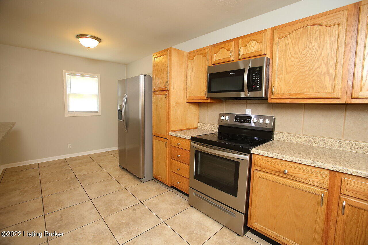 141 Meadowood Road Louisville, KY 40229 - Photo 16 of 37 Kitchen