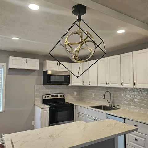 $140,000 | 1205 Sir Lancelot Lane, Godfrey, IL 62035