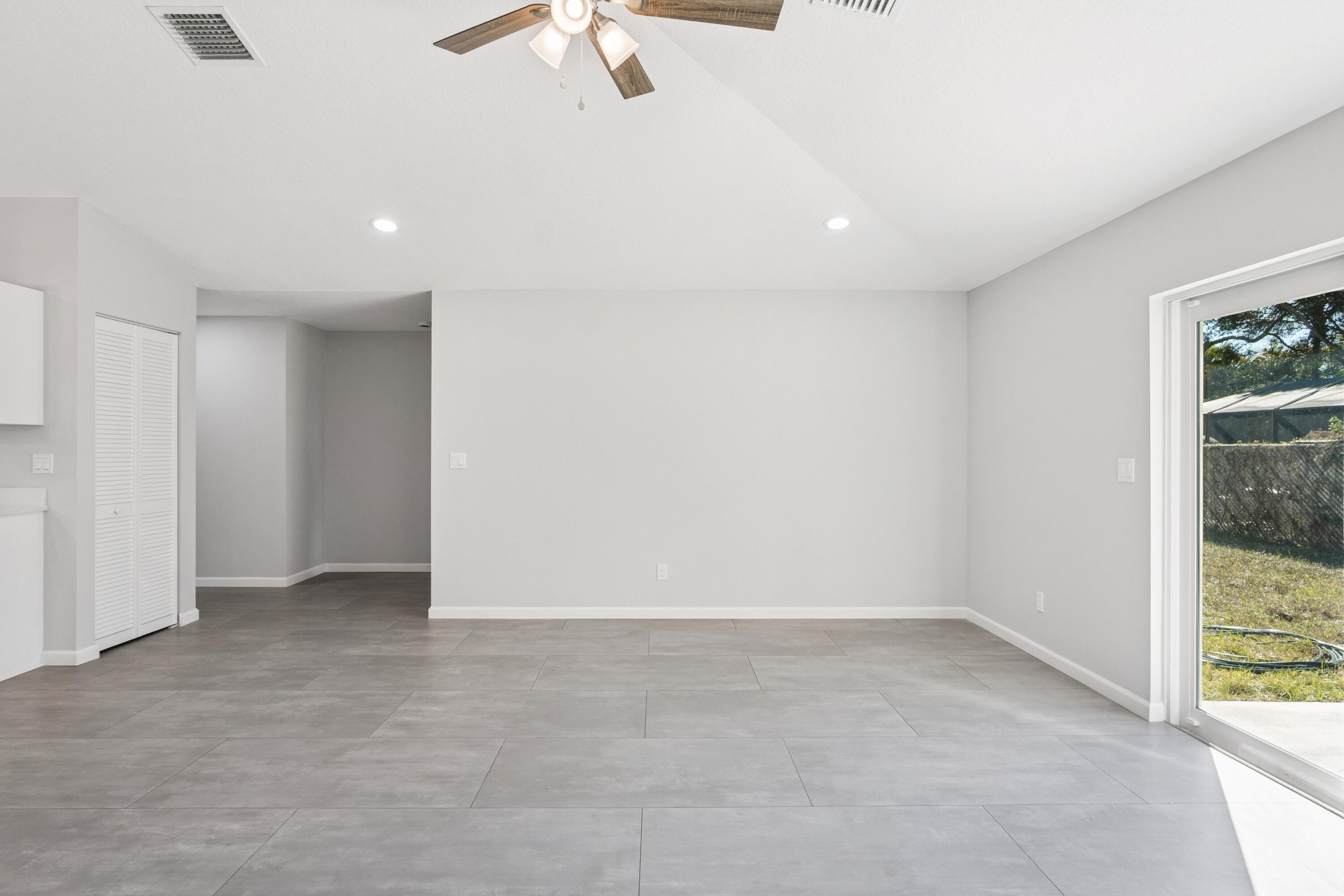 5232 Southeast 55th Terrace Stuart, FL 34997 - Photo 10 of 26 4JS00673