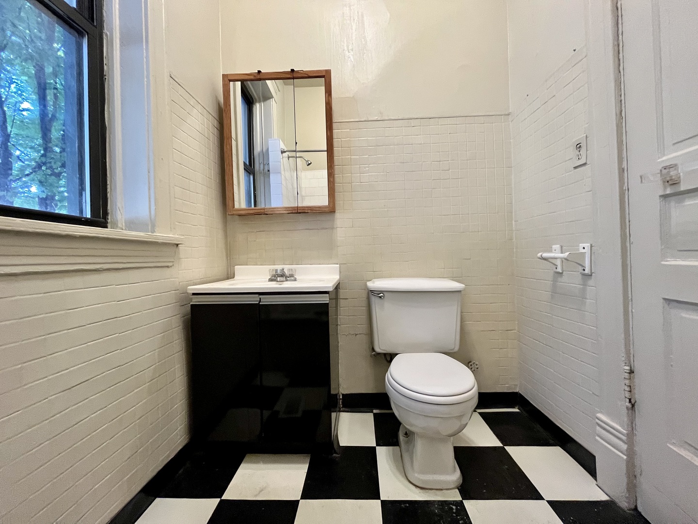 3765 North Kenmore Avenue, Unit 1W Chicago, IL 60613 - Photo 13 of 14