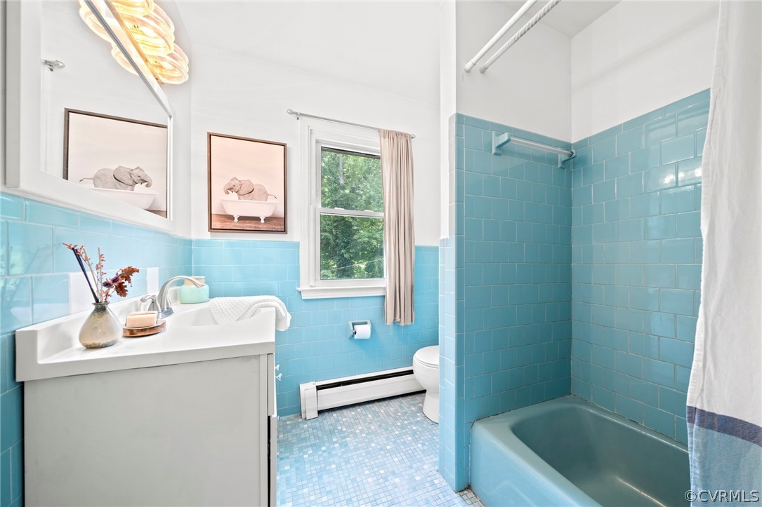 4001 Croatan Road Richmond, VA 23235 - Photo 17 of 25 a bathroom with a sink a bathtub and a shower