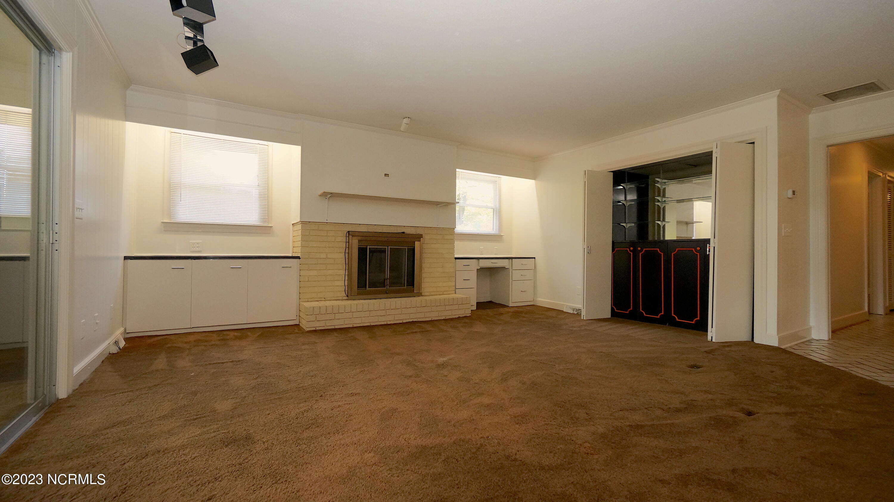 DEN W/FIREPLACE