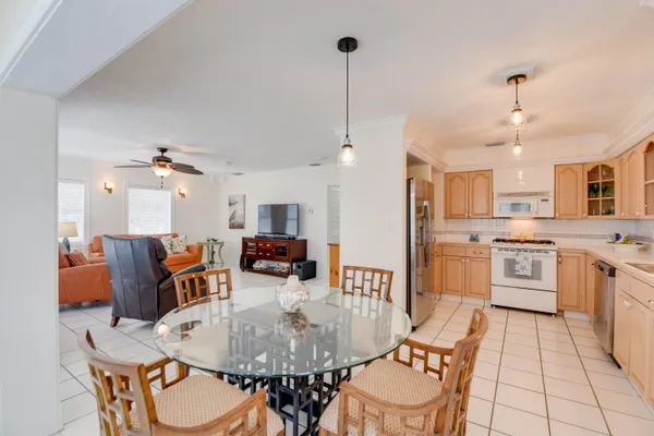 $1,100,000 | 667 Caribbean Drive East, Summerland Key, FL 33042