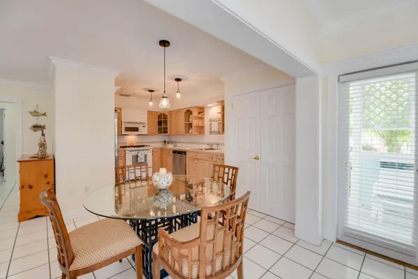 $1,100,000 | 667 Caribbean Drive East, Summerland Key, FL 33042