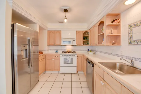 $1,100,000 | 667 Caribbean Drive East, Summerland Key, FL 33042