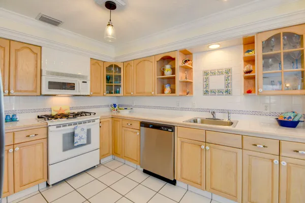 $1,100,000 | 667 Caribbean Drive East, Summerland Key, FL 33042