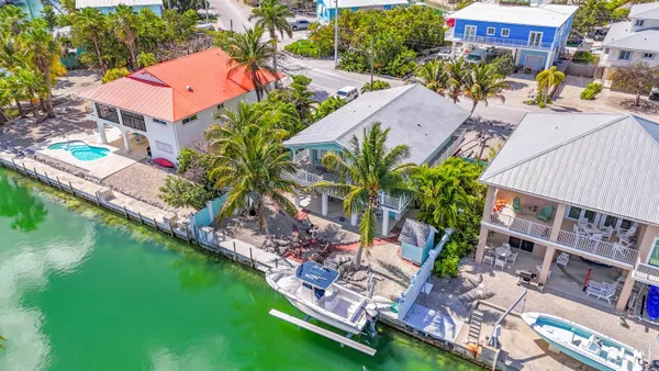 $1,100,000 | 667 Caribbean Drive East, Summerland Key, FL 33042