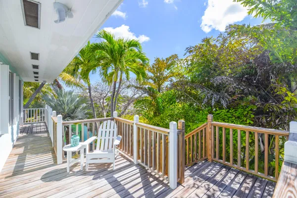 $1,100,000 | 667 Caribbean Drive East, Summerland Key, FL 33042