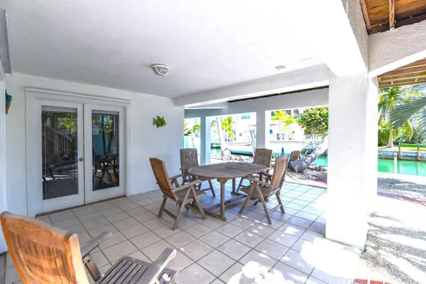 $1,100,000 | 667 Caribbean Drive East, Summerland Key, FL 33042