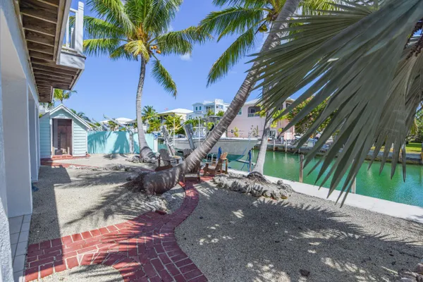$1,100,000 | 667 Caribbean Drive East, Summerland Key, FL 33042