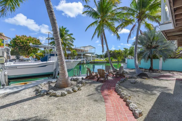 $1,100,000 | 667 Caribbean Drive East, Summerland Key, FL 33042