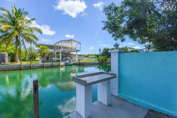 $1,100,000 | 667 Caribbean Drive East, Summerland Key, FL 33042