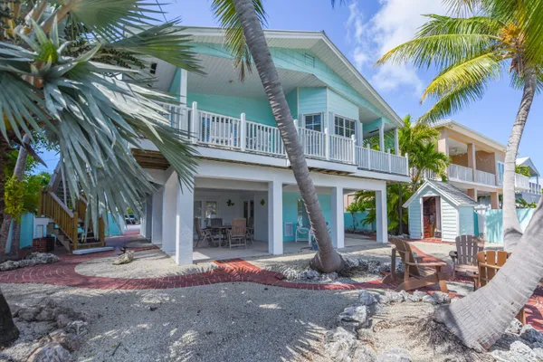 $1,100,000 | 667 Caribbean Drive East, Summerland Key, FL 33042