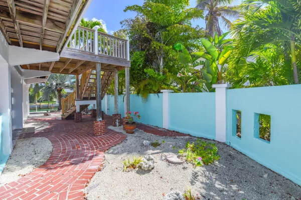 $1,100,000 | 667 Caribbean Drive East, Summerland Key, FL 33042
