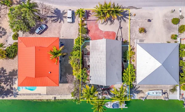 $1,100,000 | 667 Caribbean Drive East, Summerland Key, FL 33042
