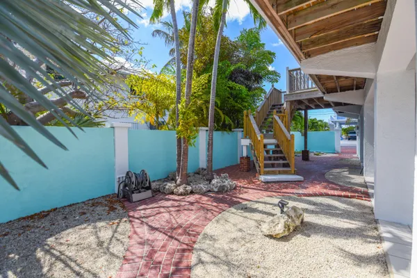 $1,100,000 | 667 Caribbean Drive East, Summerland Key, FL 33042