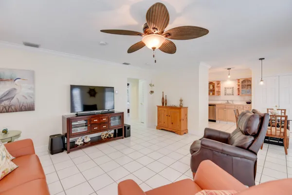 $1,100,000 | 667 Caribbean Drive East, Summerland Key, FL 33042