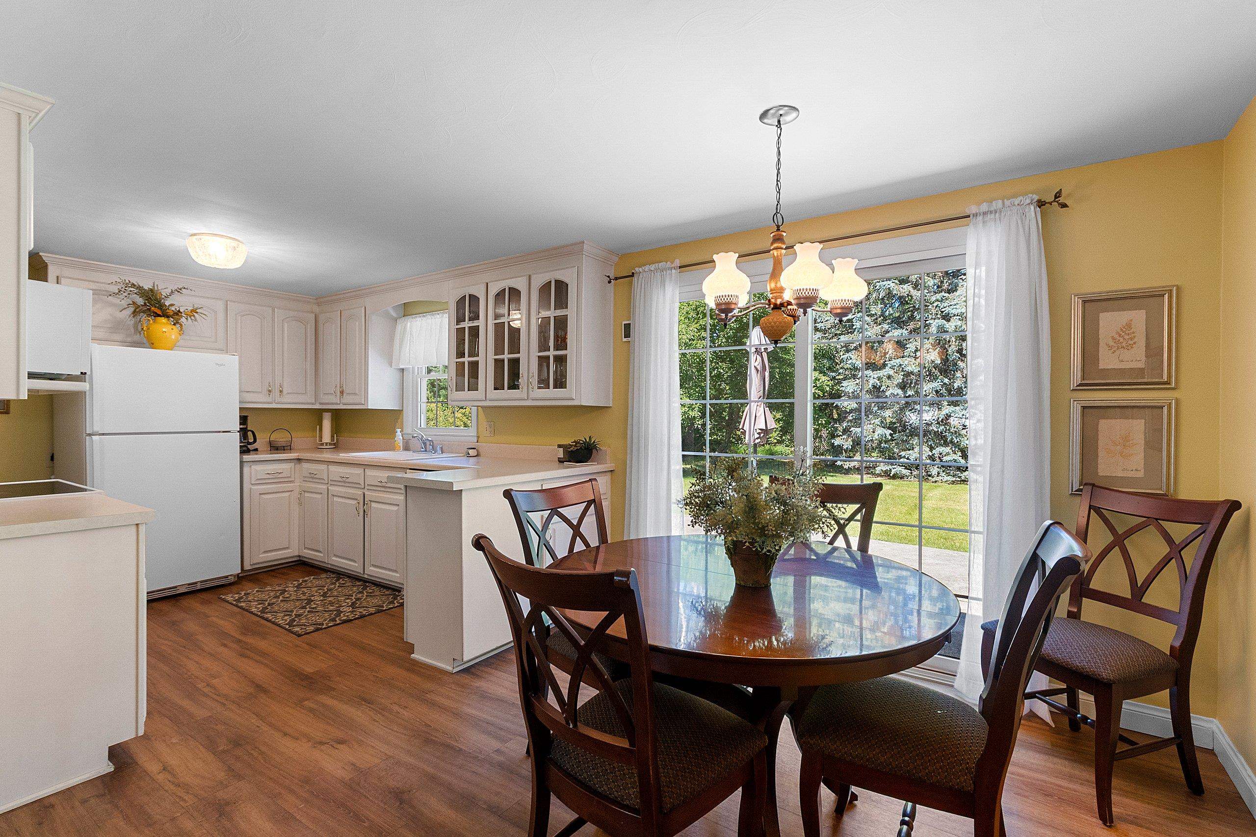 1430 Oak Ridge Drive Green Bay, WI 54304 - Photo 21 of 44