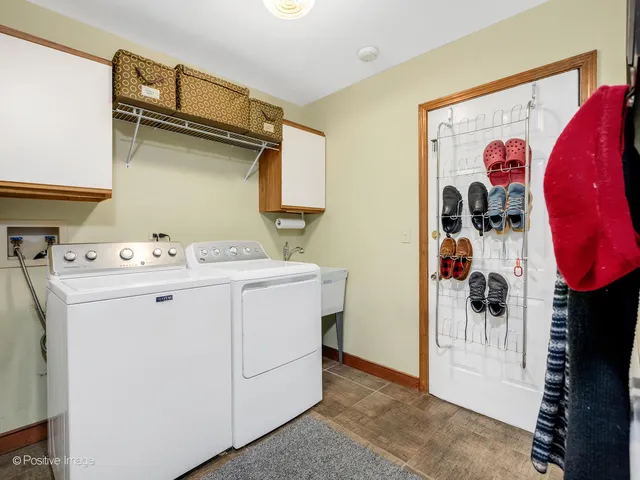 $625,000 | 412 Lawrence Avenue, Glen Ellyn, IL 60137