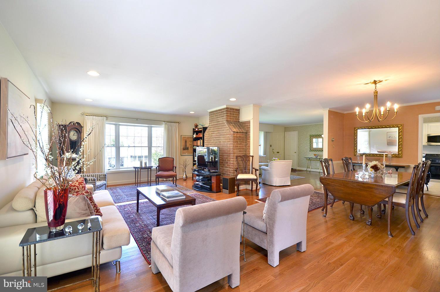 6700 Pawtucket Road Bethesda, MD 20817 - Photo 13 of 30 Living Room