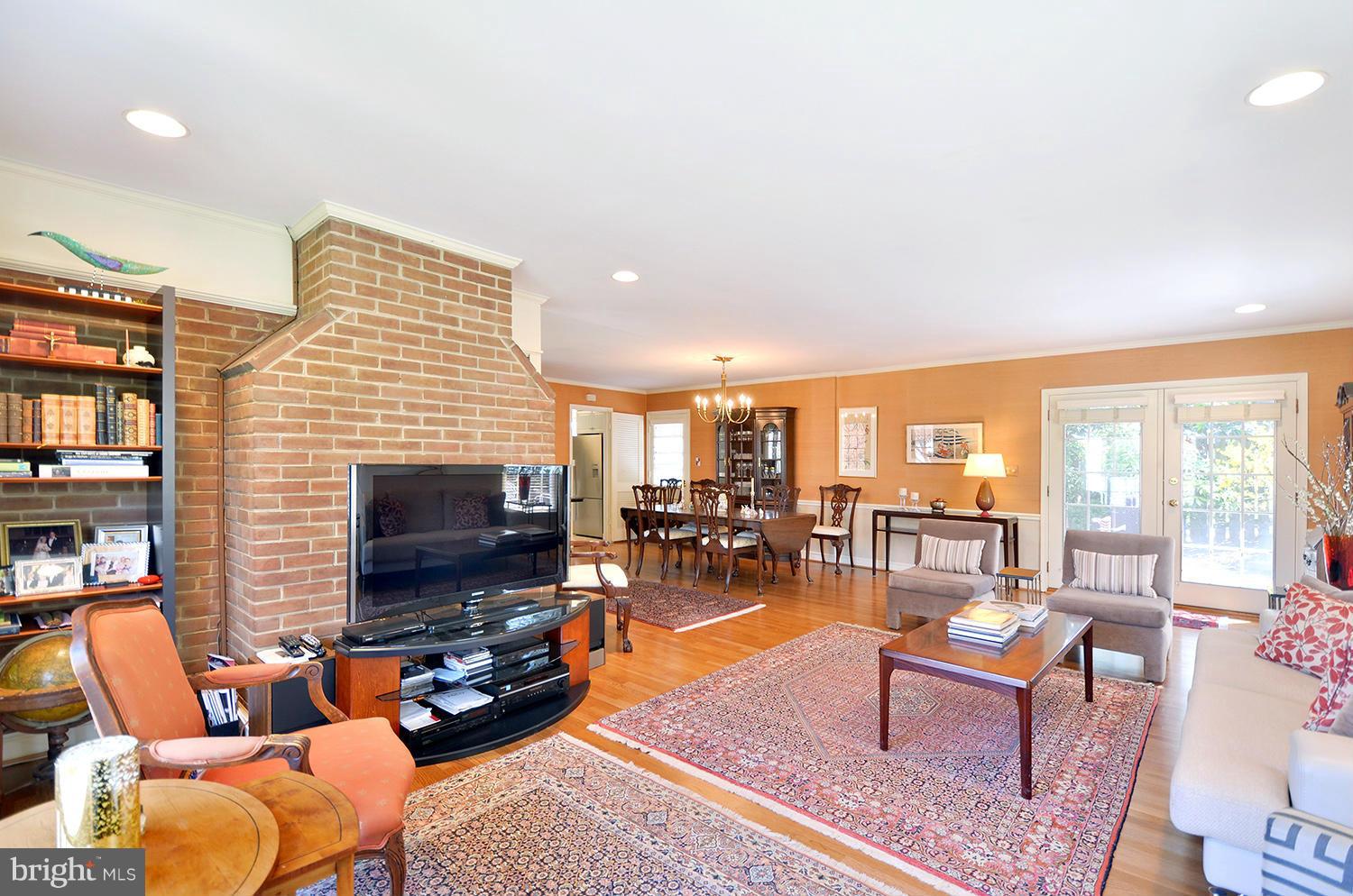 6700 Pawtucket Road Bethesda, MD 20817 - Photo 15 of 30 Living Room