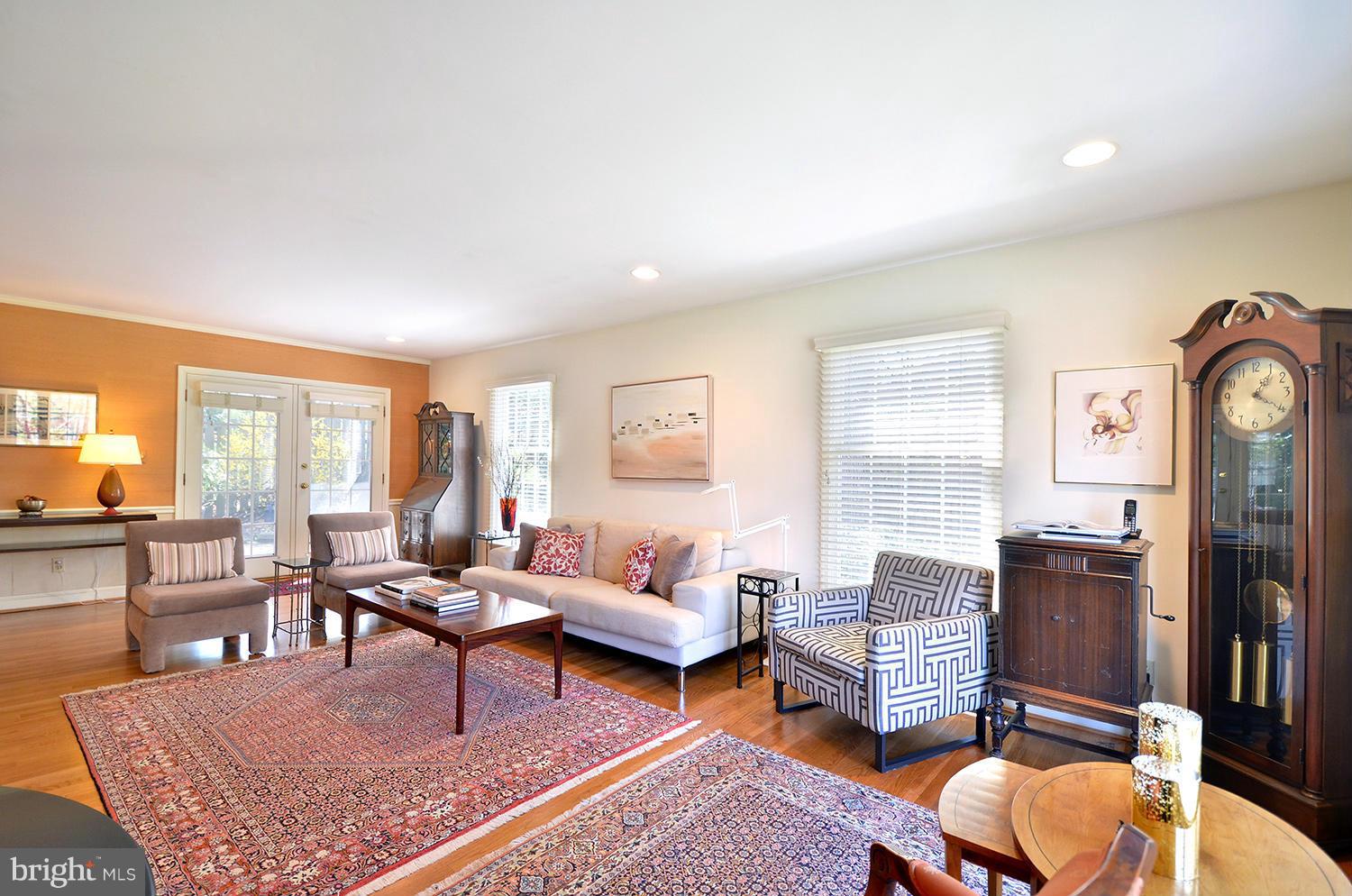 6700 Pawtucket Road Bethesda, MD 20817 - Photo 16 of 30 Living Room