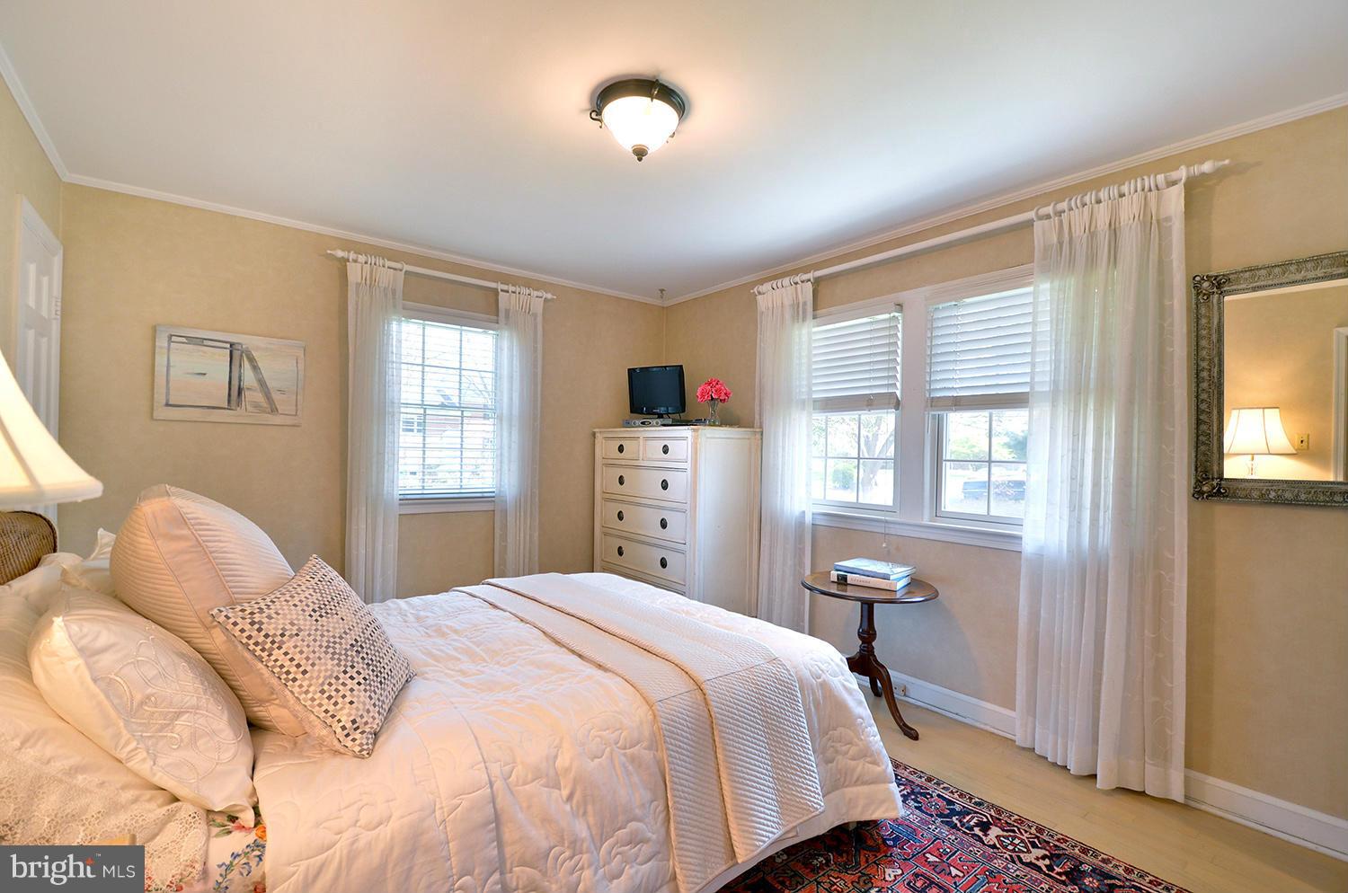6700 Pawtucket Road Bethesda, MD 20817 - Photo 20 of 30 Bedroom (Master)