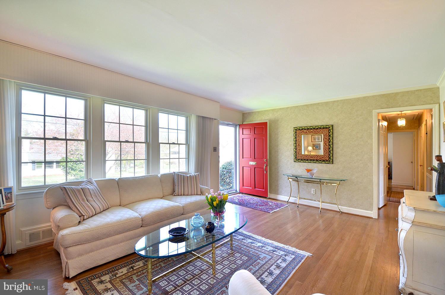 6700 Pawtucket Road Bethesda, MD 20817 - Photo 7 of 30 Family Room