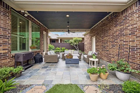 $479,000 | 530 Imperial Boulevard, Sugar Land, TX 77498