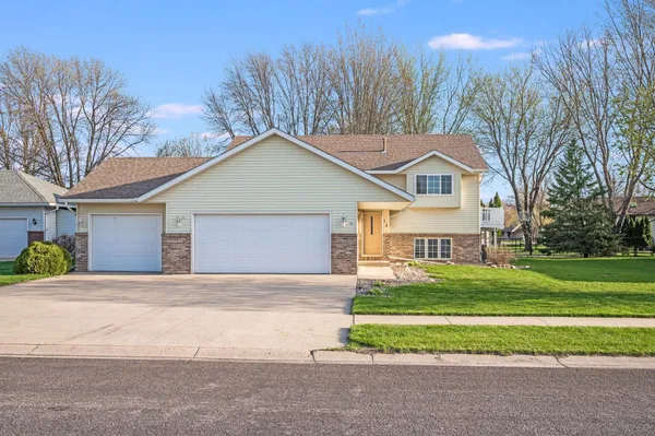 $379,000 | 18 La Mar Court, North Mankato, MN 56003