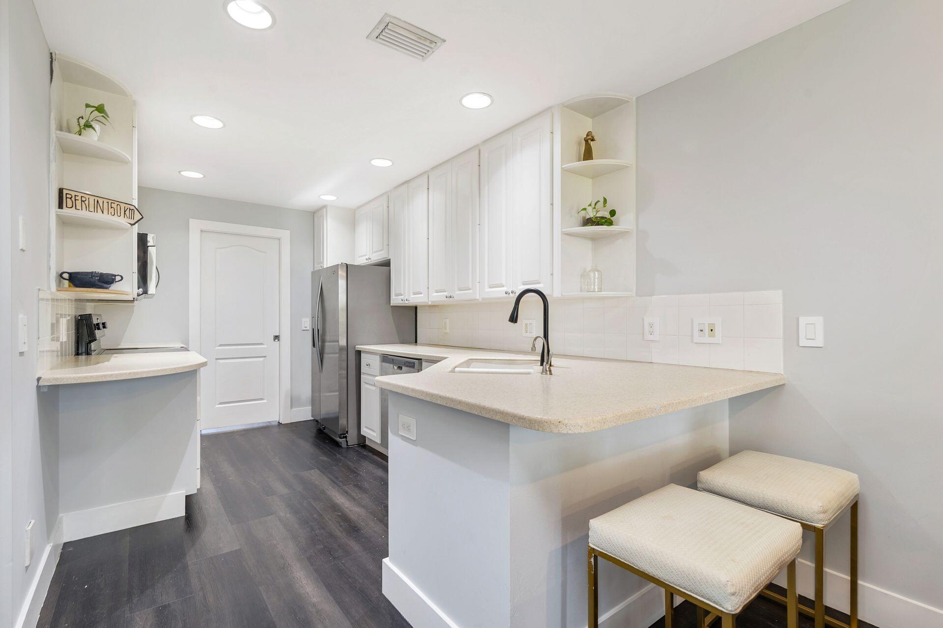 124 Ashley Court Jupiter, FL 33458 - Photo 5 of 18 10