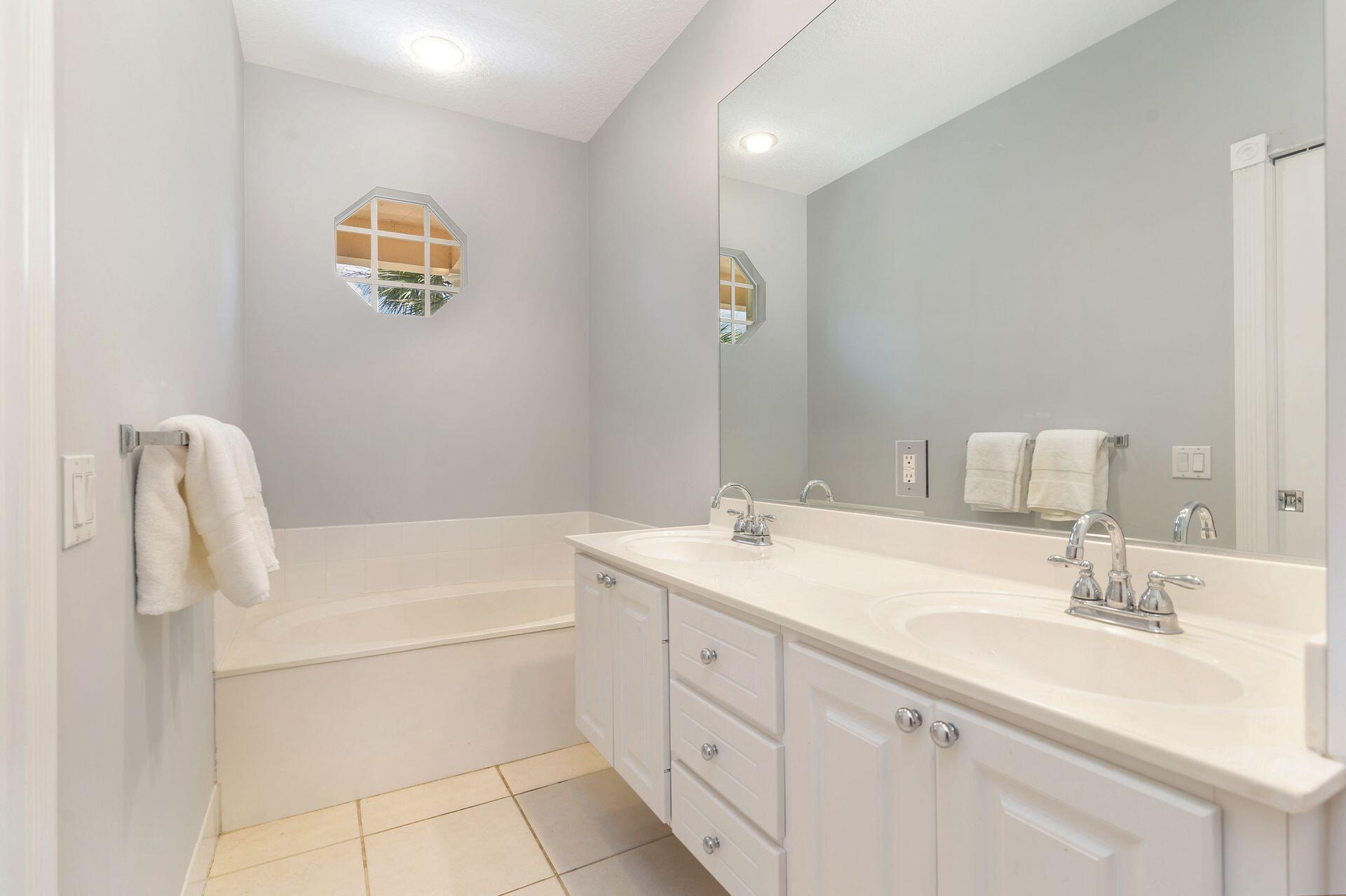 124 Ashley Court Jupiter, FL 33458 - Photo 9 of 18 15