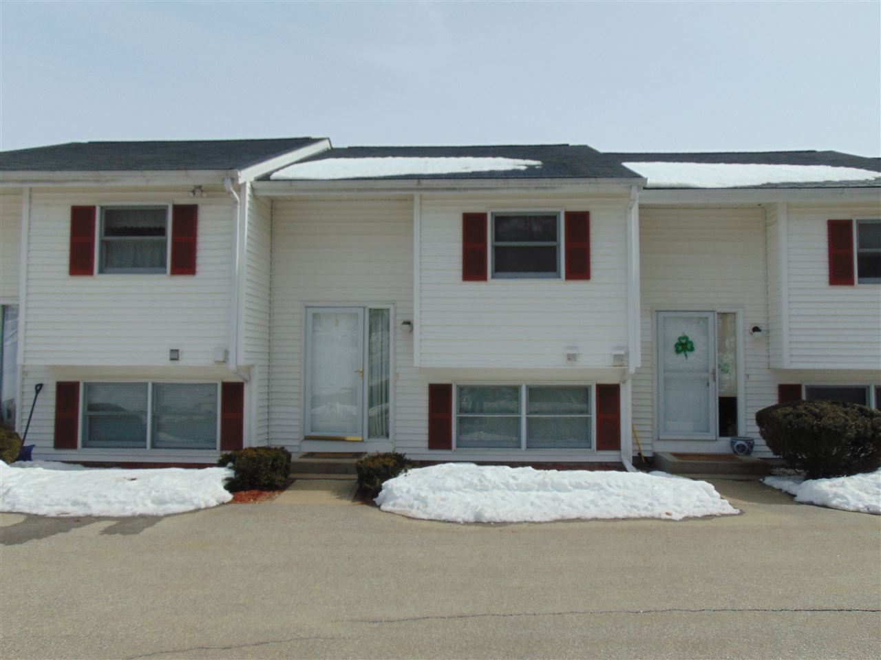 883 Mammoth Road, Unit 2 Manchester, NH 03104 - Photo 1 of 10
