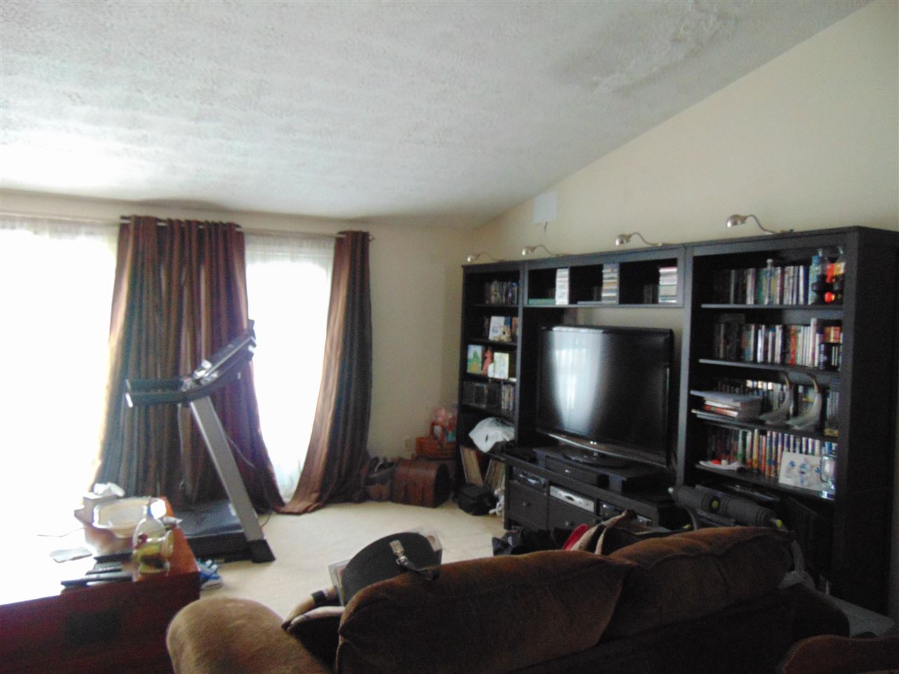 883 Mammoth Road, Unit 2 Manchester, NH 03104 - Photo 3 of 10