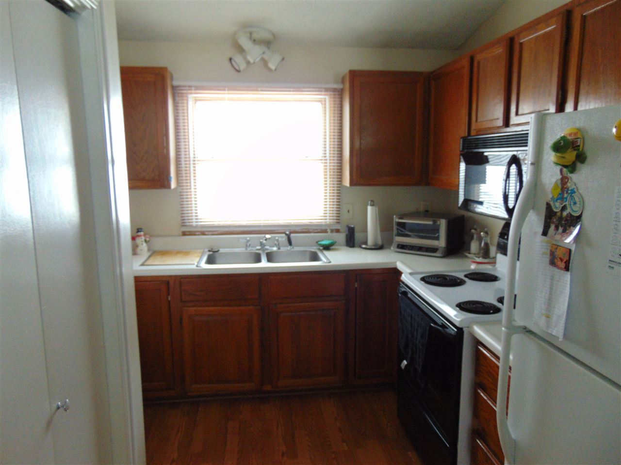 883 Mammoth Road, Unit 2 Manchester, NH 03104 - Photo 5 of 10