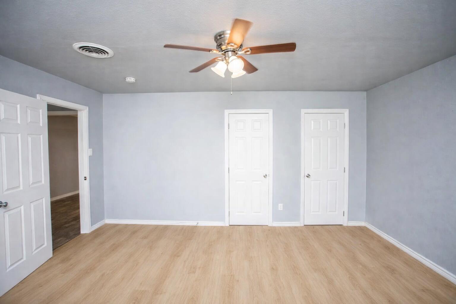 4211 49th Street Lubbock, TX 79413 - Photo 4 of 13 5effbcb2-081c-4c3b-8985-cdad49782beb