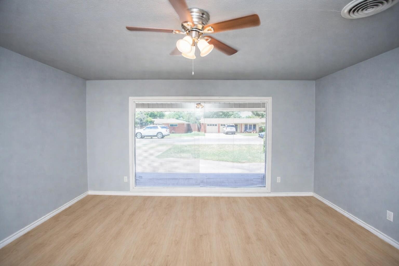 4211 49th Street Lubbock, TX 79413 - Photo 5 of 13 1c21cc13-b03c-4d74-b53f-dc011eb202b7