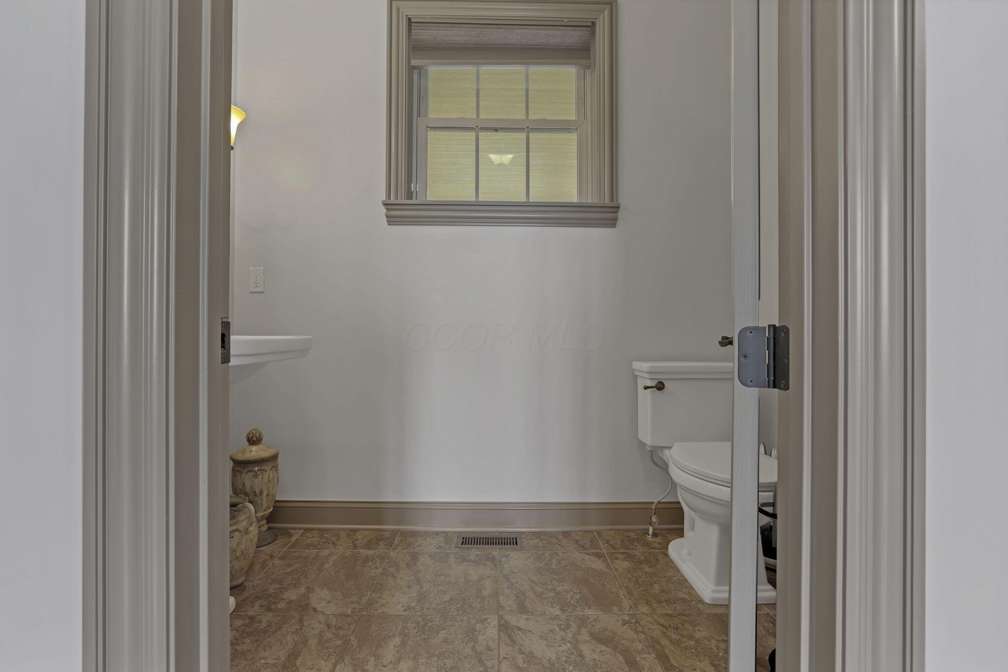 568 Cedar Hill Road Northwest Amanda, OH 43102 - Photo 30 of 102 Powder Room