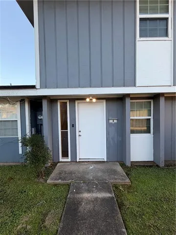 $1,700 | 4 Red Bud Lane, St. Rose, LA 70087