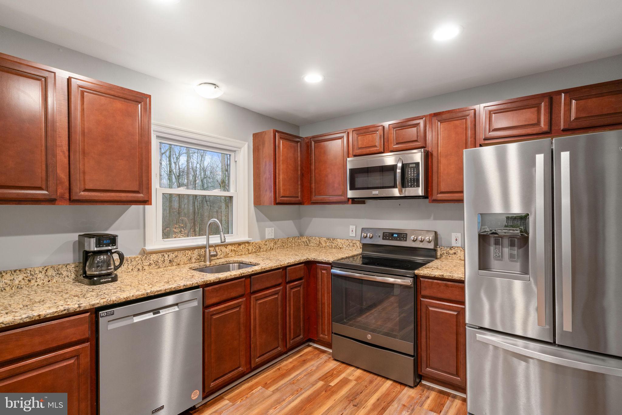319 Cropp Road Fredericksburg, VA 22406 - Photo 5 of 43 Kitchen with granite & stainless steel appliances