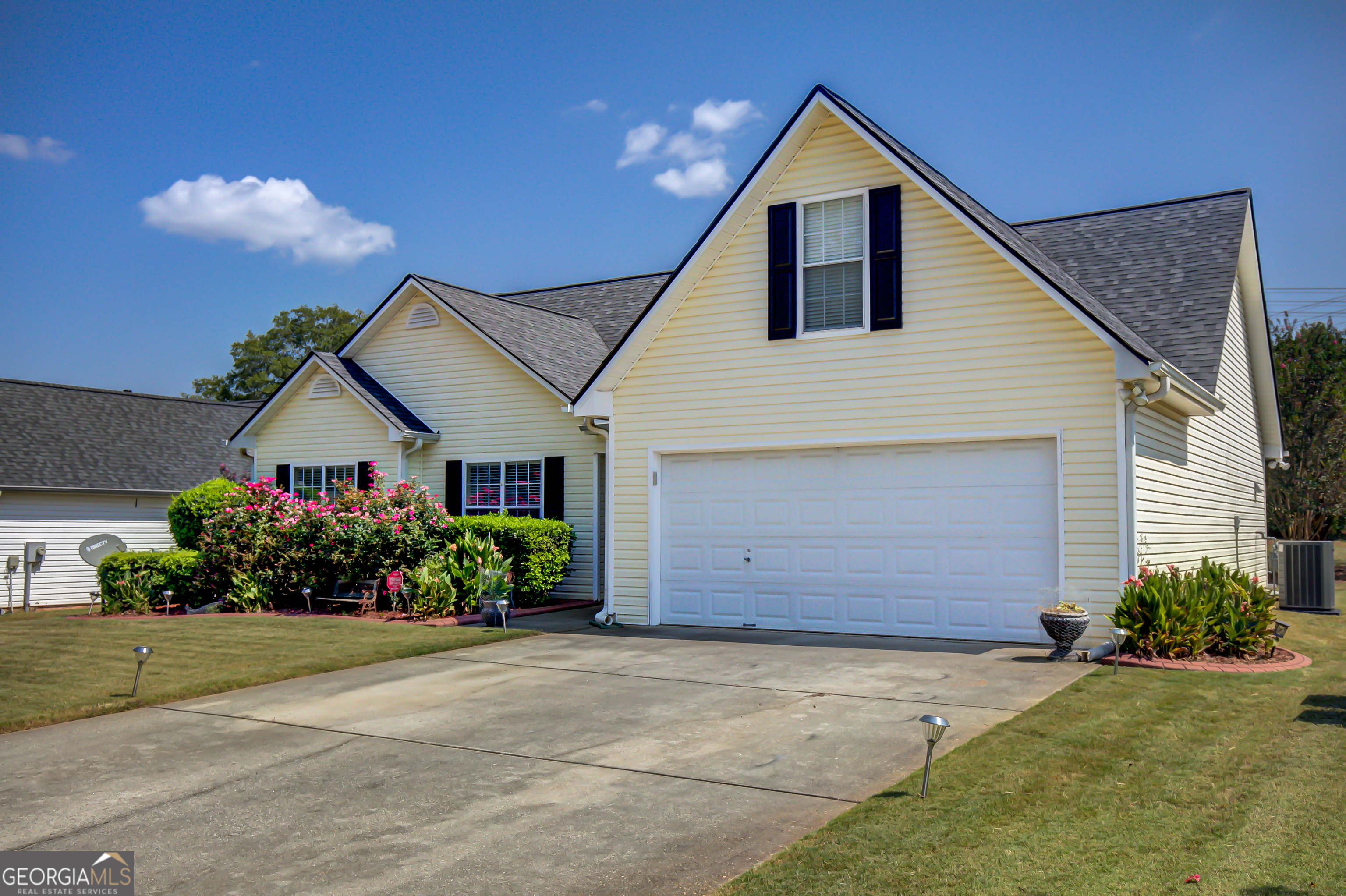 12350 Riviera Drive Fayetteville, GA 30215 - Photo 4 of 49 a front view of house with a garden