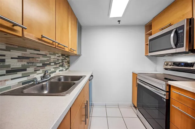 $299,999 | 1010 Northwest 11th Street, Unit 507, Miami, FL 33136
