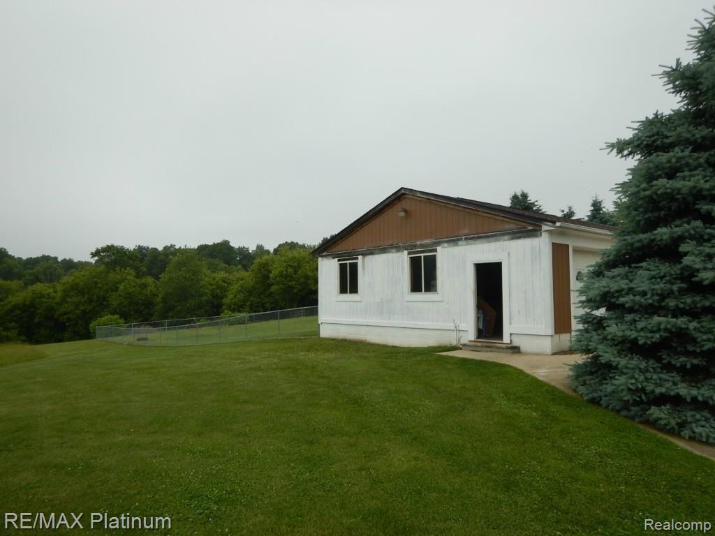 3369 Byron Road Howell, MI 48855 - Photo 17 of 20
