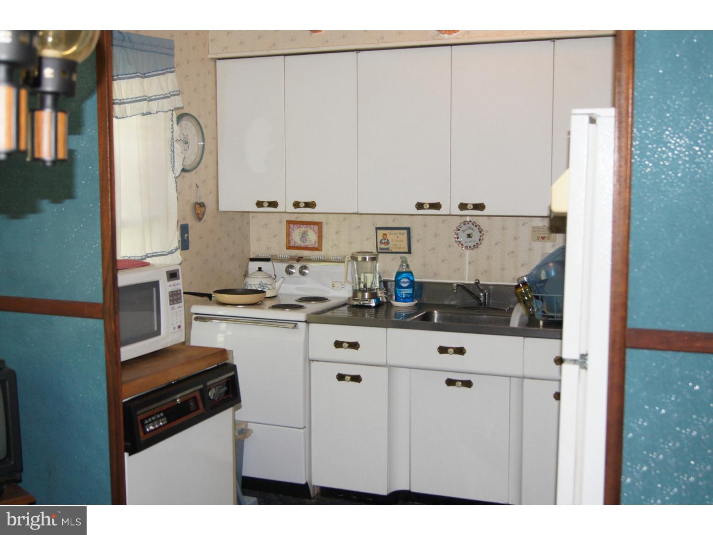 45 Margin Road Levittown, PA 19056 - Photo 4 of 22 Kitchen