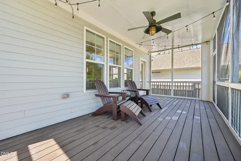 a view of front of house with a yard