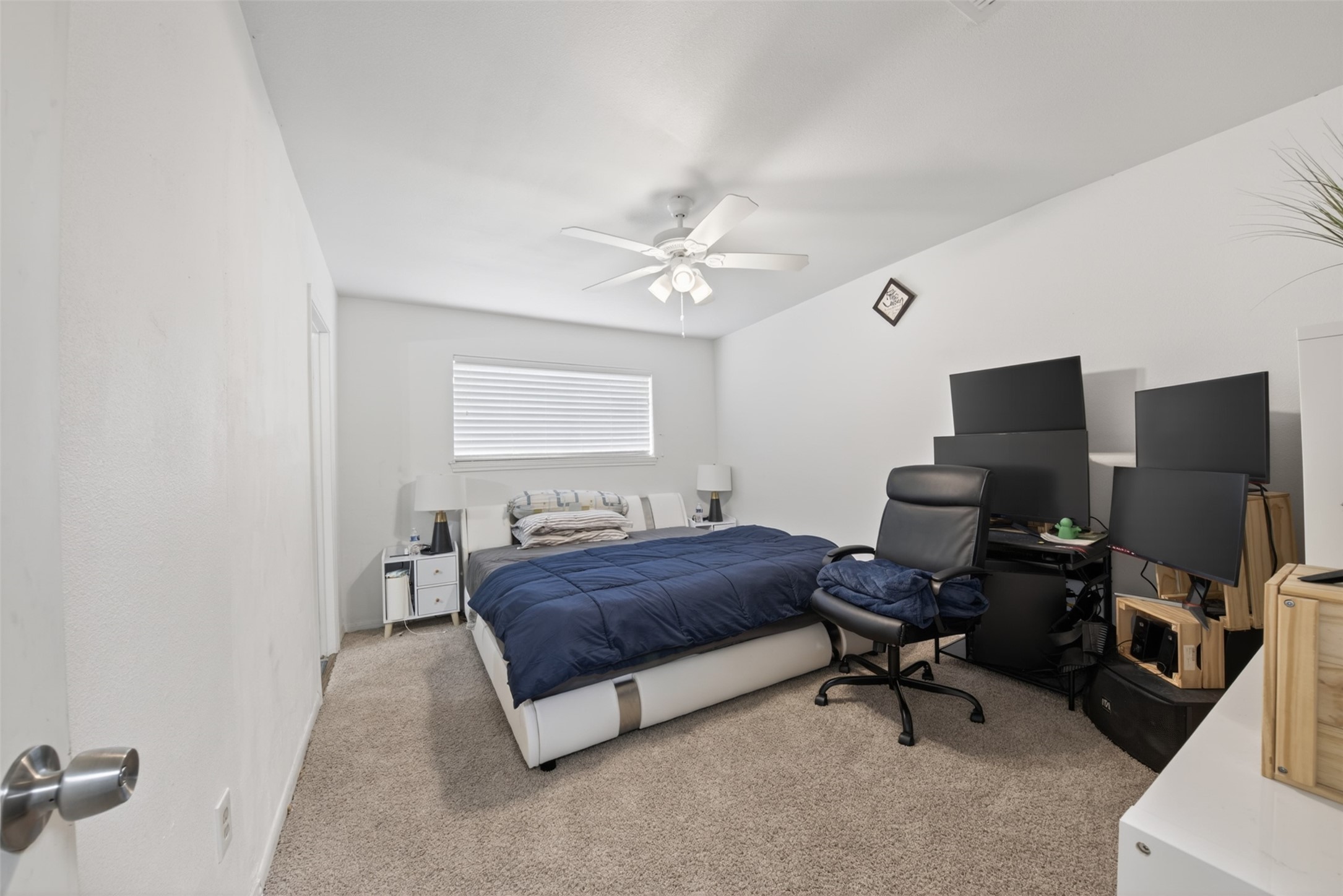 8029 Tareyton Lane Houston, TX 77075 - Photo 15 of 20 a spacious bedroom with a bed and a desk