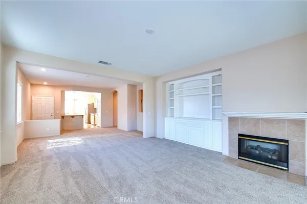 a view of empty room with window