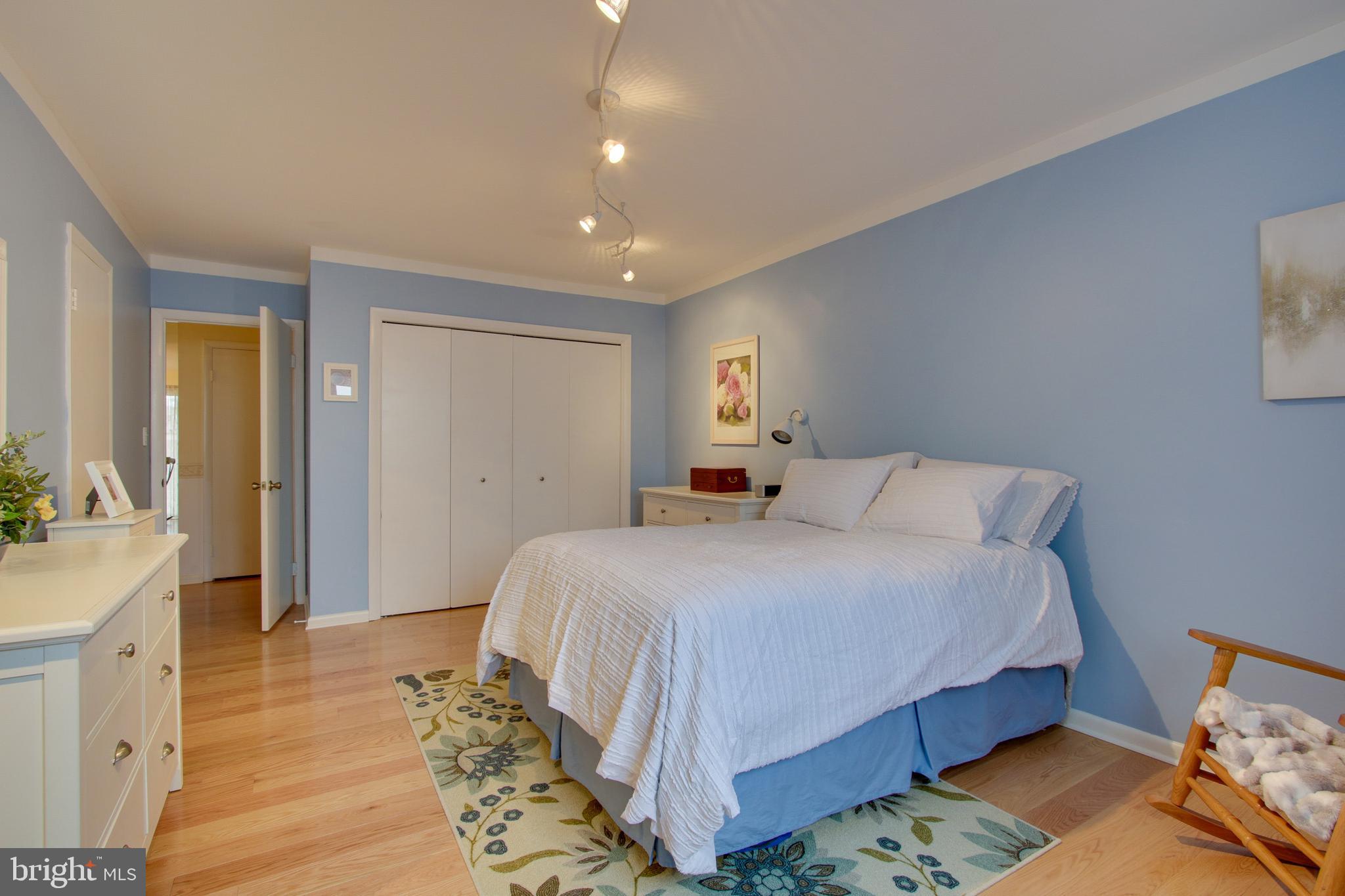 5 Hamill Road, Unit 5B Baltimore, MD 21210 - Photo 6 of 27 Master with huge closets!