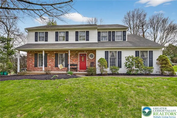 $524,900 | 5292 Hanover Drive, Lower Macungie Township, PA 18106