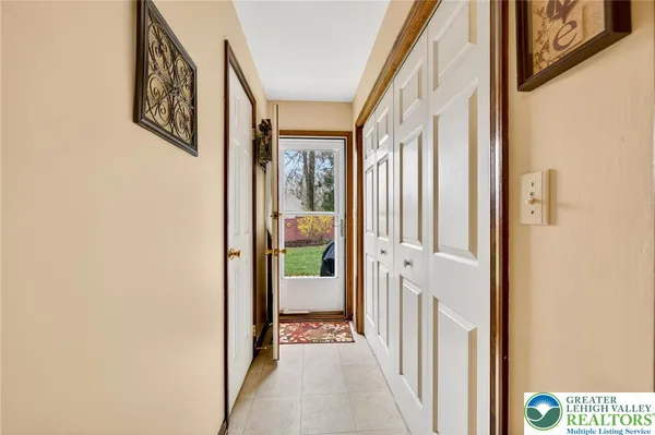 $524,900 | 5292 Hanover Drive, Lower Macungie Township, PA 18106